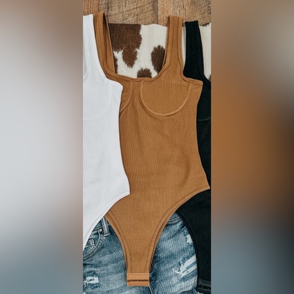 Dynamic Coconut (Tan) Contour Ribbed Tank Bodysuit | NEW/NWT!!🤎🥥🌴 - Picture 3 of 4